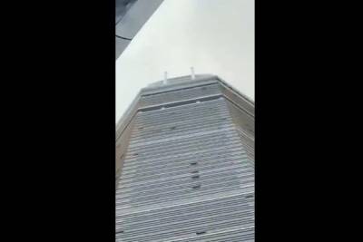 В Китае вновь начал раскачиваться 73-этажный небоскрёб