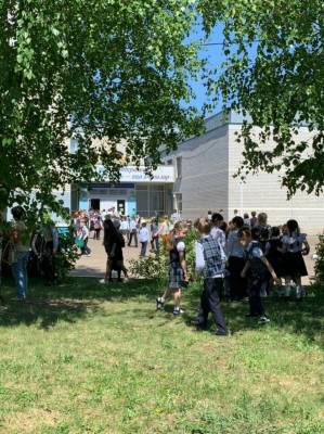 Учеников казанской школы №174 эвакуировали из-за подозрительного пакета