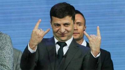 Положительно второй год правления Зеленского оценивают четверть украинцев, еще треть удовлетворительно - соцопрос «Рейтинга»