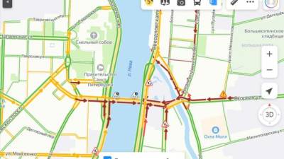 Утром Петербург сковали пробки из-за дорожных работ