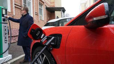 В Госдуме назвали главный барьер для увеличения числа электромобилей в РФ