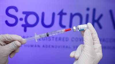 Власти РФ предлагают включить вакцинацию от COVID-19 в национальный календарь прививок