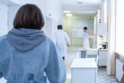 В Челябинске из наркологической больницы сбежали две пациентки-школьницы