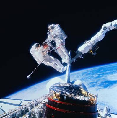 На МКС выявили утечку воды в скафандре перед выходом в открытый космос