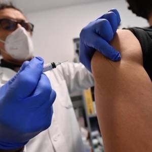 В Украине сделали миллион прививок от коронавируса
