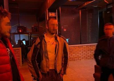 На Южном Урале в киберспортивном клубе два геймера во время драки пробили стену