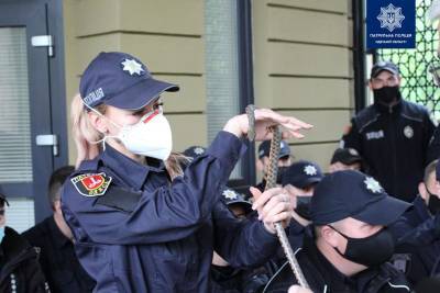 Одесская полиция и спасатели прошли тренинг со змеями
