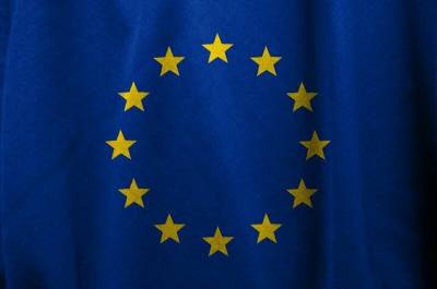ЕС может открыть границы для привитых одобренными вакцинами туристов