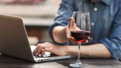 «Почта России» займется онлайн-продажей вина