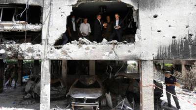 Европейские министры у разрушенного дома в Петах-Тикве: "Израиль имеет право на самооборону"