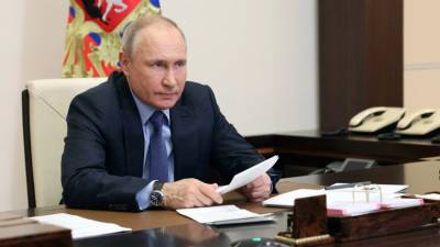 Путин: архивы Великой Отечественной надо продолжать рассекречивать