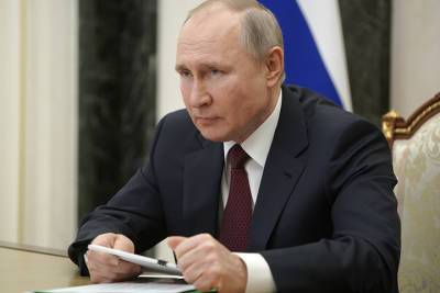 Путин призвал продолжать рассекречивать архивные данные о Великой Отечественной войне