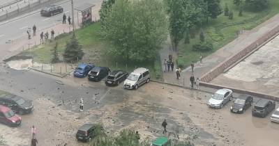 В Киеве возле библиотеки Вернадского произошел масштабный прорыв трубы (ФОТО, ВИДЕО)
