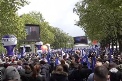 В Париже тысячи полицейских вышли на массовую акцию
