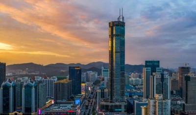 Ветер, жара и железная дорога: почему шатался 300-метровый небоскреб в Китае