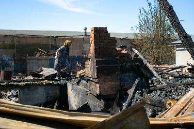 Почему жители Екатеринбурга, лишившиеся домов в крупном пожаре, не надеются на помощь власти