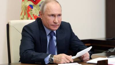 Путин пообещал "выбить зубы" желающим "откусить" Сибирь