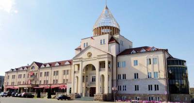 Три фракции парламента Карабаха потребовали отставки Араика Арутюняна