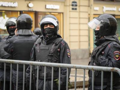 «Дернул за руку на митинге»: екатеринбуржца судят за синяк у полицейского
