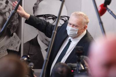 Жириновский сделал три прививки от коронавируса и хочет четвертую