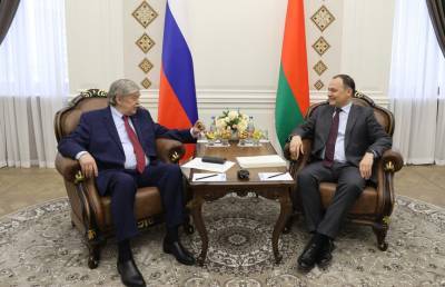 Премьер-министр Беларуси Роман Головченко провёл встречу с недавно назначенным послом России Евгением Лукьяновым