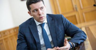 Алиханов объявил о снятии ограничений на количество выездов из страны для студентов