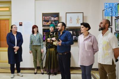 В Доме поэзии открылась выставка «От эскиза до премьеры» художника Магомеда Моллакаева