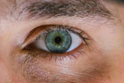 «Страшный симптом»: врач назвал опасности кругов под глазами