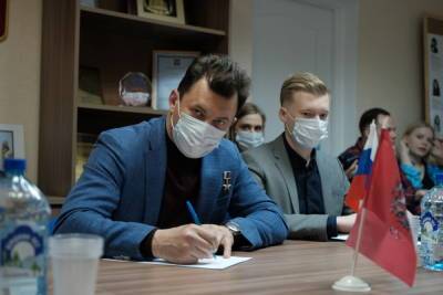 Депутат ГД Романенко обсудил с директорами школ вопросы организации групп продлённого дня