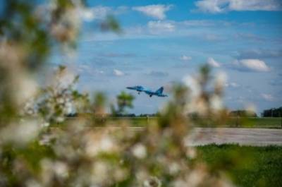 ВСУ продемонстрировали яркие кадры полетов украинских истребителей (ФОТО)