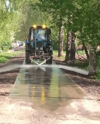 В связи с аномальной жарой в Вологде начали мыть дороги и тротуары в дневное время