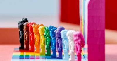 Разноцветные и без пола: Lego выпустила набор с ЛГБТ-персонажами