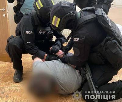 Контролировали Одессу: полицейские задержали двух влиятельных «воров в законе» (видео)