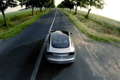Tesla планирует начать выпуск самого быстрого серийного авто в мире