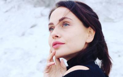 Украинская Анджелина Джоли в черном мини-платье впечатлила размером декольте: "Крутизна"