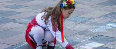 Код единства: в Мариупольском флешмобе вышиванок приняли участие более 500 человек