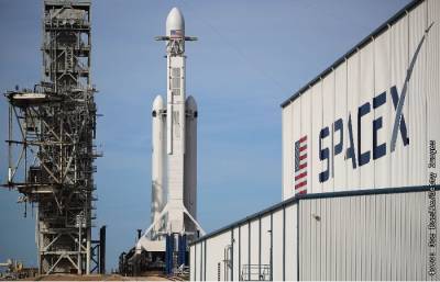 SpaceX выиграла контракт на отправку груза НАСА на Луну в 2023 году