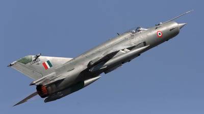 Истребитель ВВС Индии разбился на западе страны