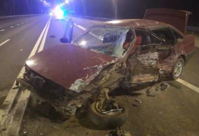 Водитель легковушки, врезавшийся в КамАЗ на М10 в Тверской области, скончался от полученных травм