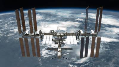 Космонавты поднимут орбиту МКС на 350 метров