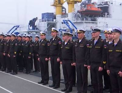 В Приморском крае торжественно подняли флаги ВМФ на кораблях в честь 290-летия основания ТОФ