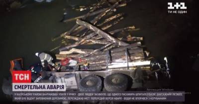 На Прикарпатье в реку упал лесовоз: есть погибшие
