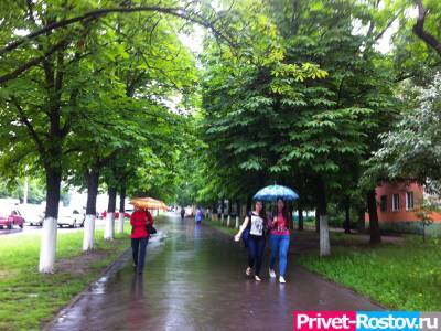 Мощный дождь с грозой идут на Ростов
