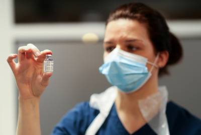 Шмыгаль заявил, что более половины украинцев готовы вакцинироваться от COVID-19