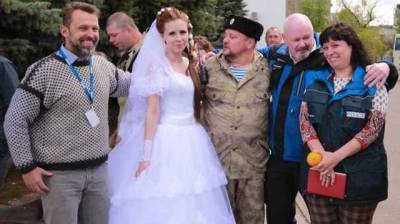 Была на свадьбе дочери боевика Бабая: сотрудница ОБСЕ работает в миссии ЕС в Украине