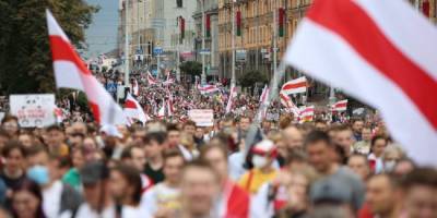 МВД Белоруссии хочет включить флаг оппозиции в список нацистской символики