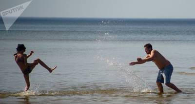 Кто умеет плавать: латвийцам напомнили о безопасности на воде