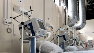 Госпиталь в "Ленэкспо" возобновил прием больных коронавирусом петербуржцев
