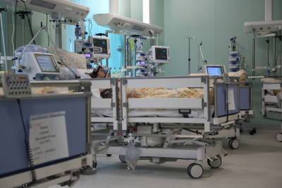 Временный госпиталь в «Ленэкспо» принял первого пациента