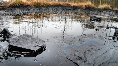 На Ямале из-за прорыва трубопровода разлились нефтепродукты